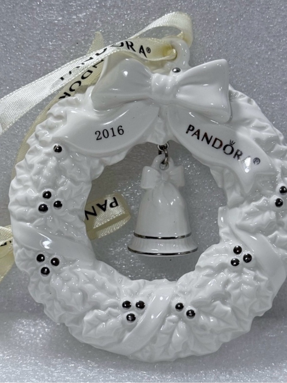AUTHENTIC PANDORA 2016
LIMITED EDITION JARED WREATH ORNAMENT